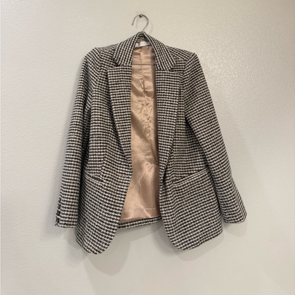 ASTR Pauline Houndstooth Gingham Blazer - Picture 2 of 8